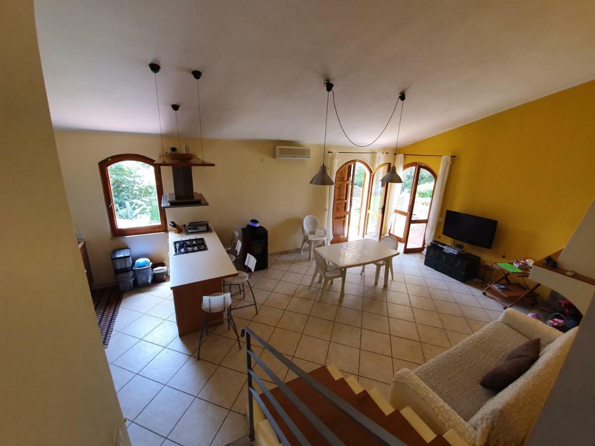 Villetta immersa nella tranquillità Capitana Esterno foto